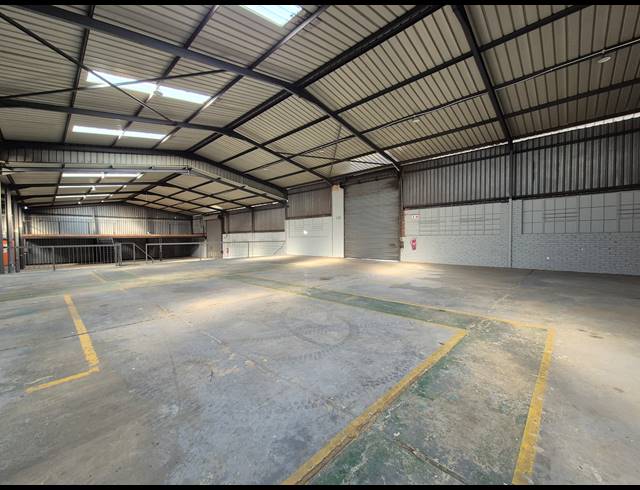 5,500M² WAREHOUSE FOR SALE IN WADEVILLE